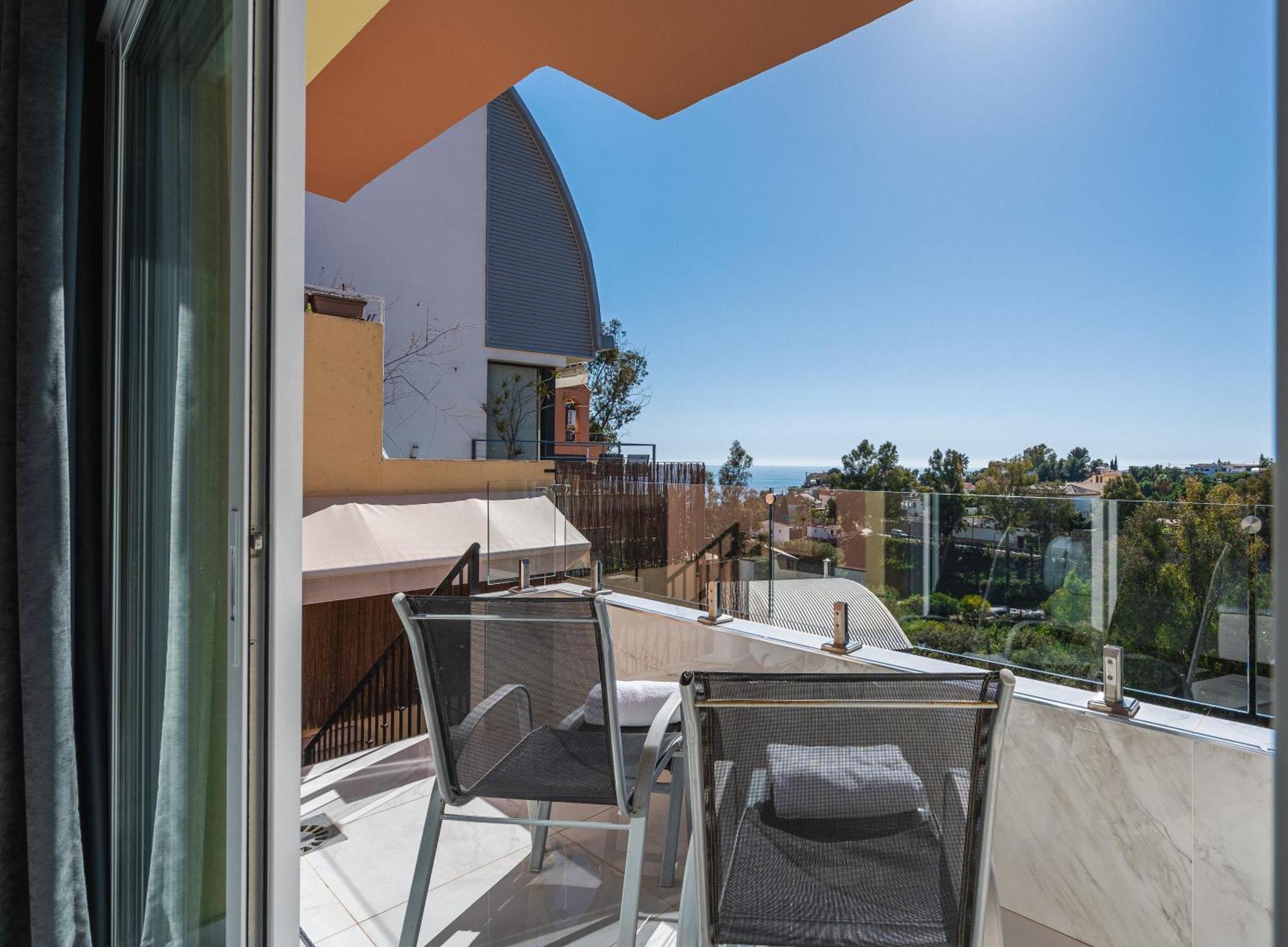 Private Luxurious Hillside Villa With Pool & Sea Views For 8 To 10 Ppl Фуэнхирола Экстерьер фото