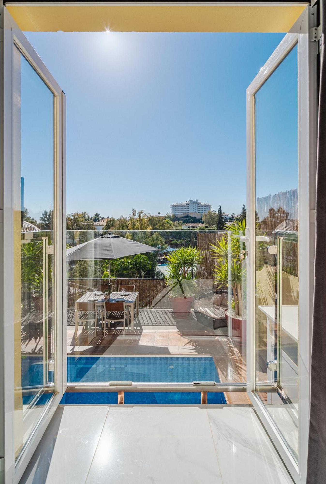 Private Luxurious Hillside Villa With Pool & Sea Views For 8 To 10 Ppl Фуэнхирола Экстерьер фото